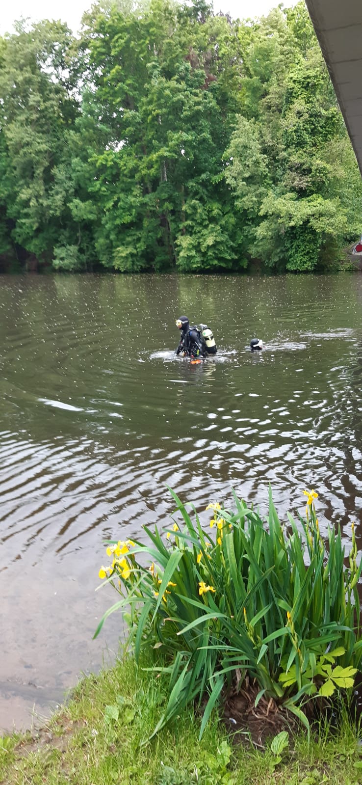 Durch die Strömung kämpfen